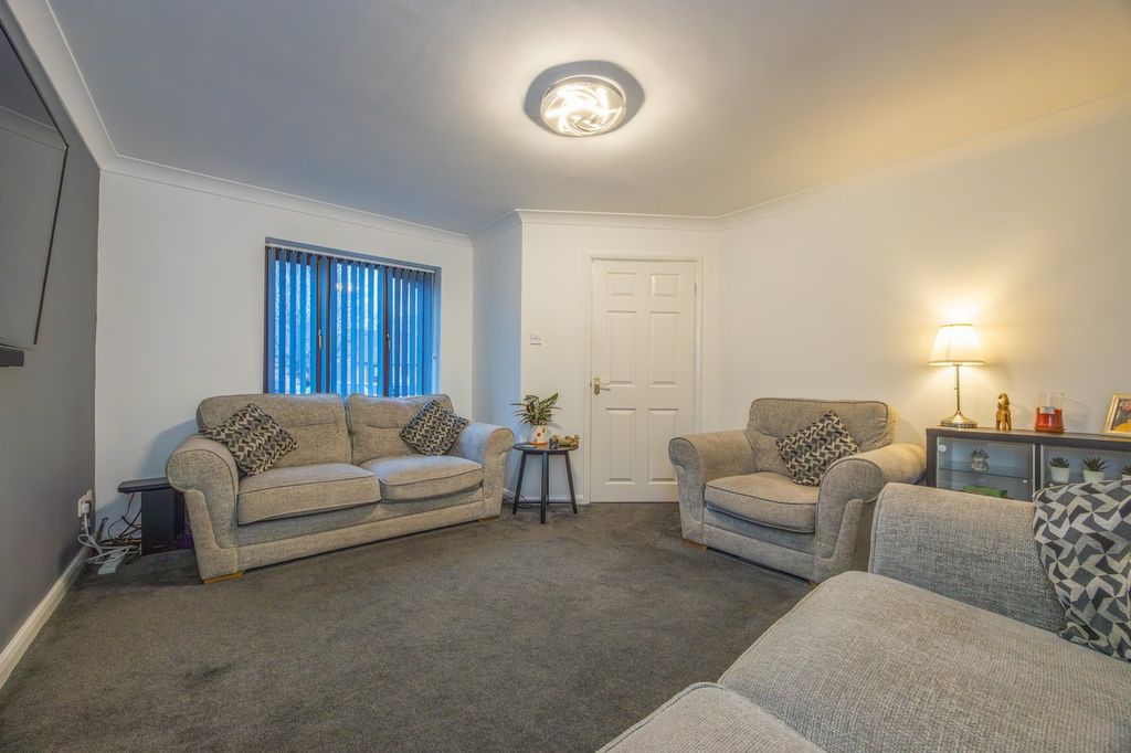 Property photo 3 of 25