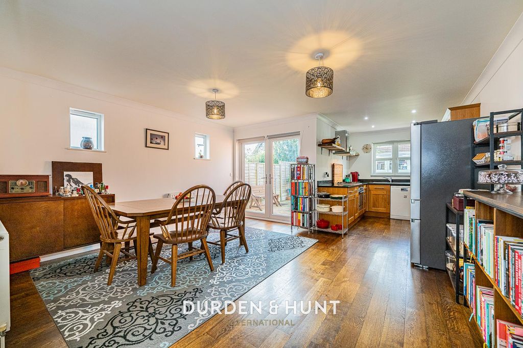 Property photo 2 of 33 Westleigh-17.Jpg