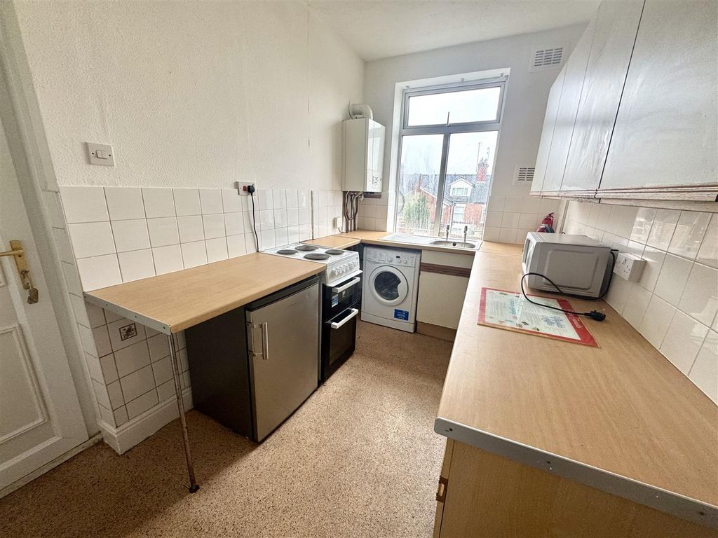 Property photo 3 of 6 Tempimagefblyie.Jpg