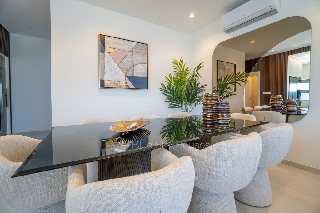 Property photo 3 of 27