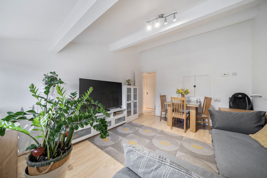 Property photo 3 of 16 1402113-13-696F85...