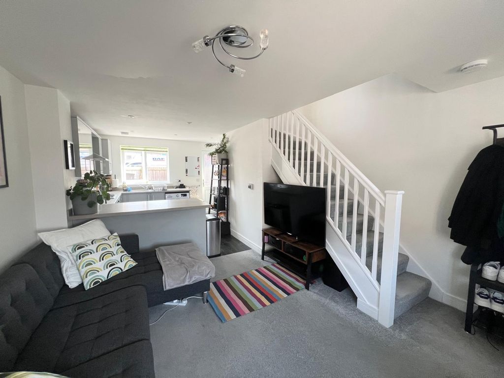 Property photo 2 of 25