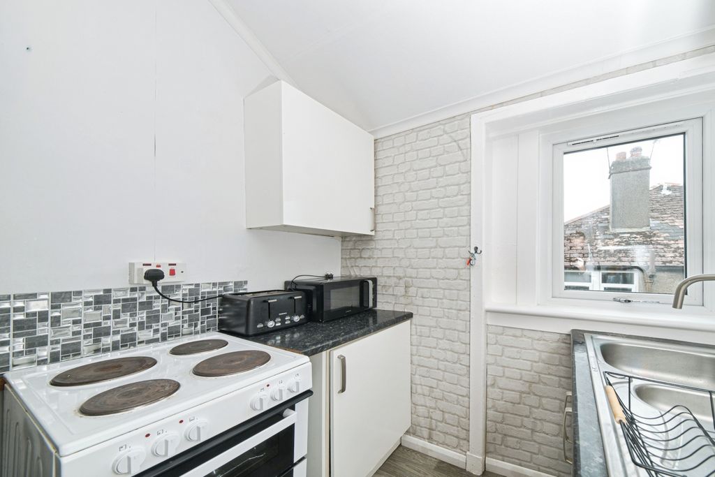 Property photo 1 of 9 Kitchen