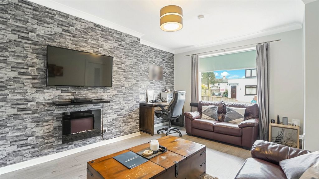 Property photo 2 of 22 Picture No. 01