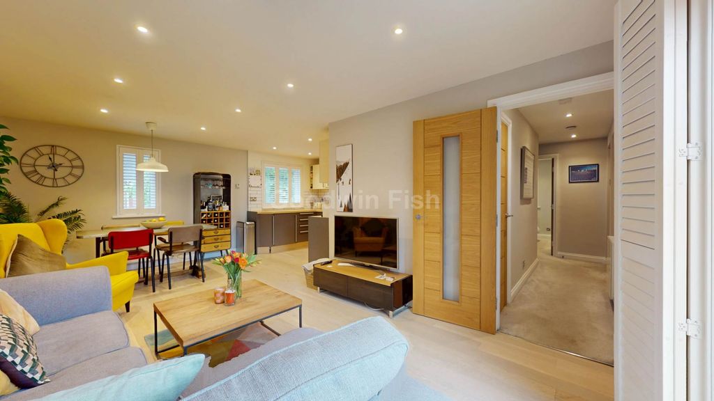 Property photo 2 of 13