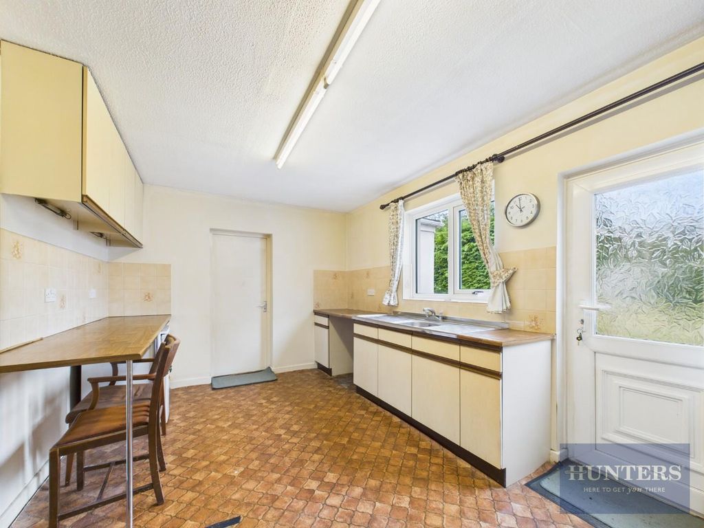 Property photo 3 of 22 Kitchen / Dining Area
