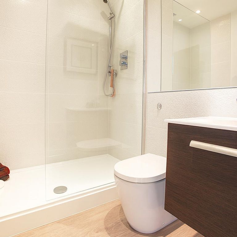 Property photo 2 of 7 Shower Room