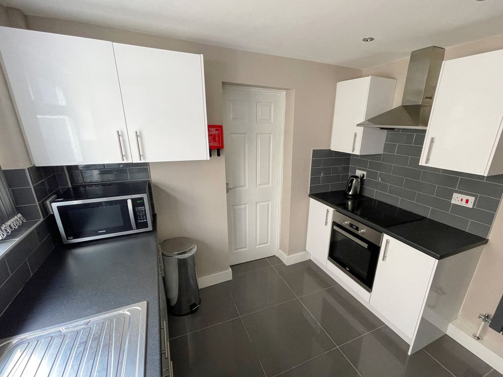 Property photo 2 of 12 114 Empress