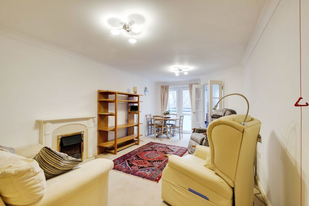 Property photo 2 of 12 Lounge