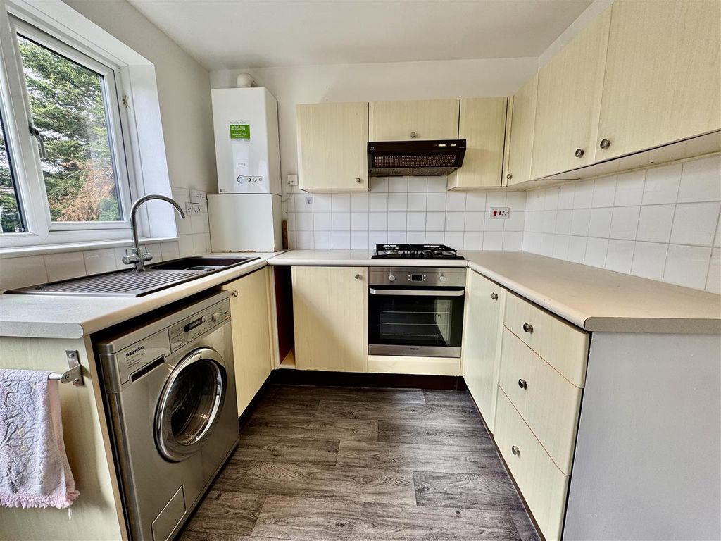 Property photo 3 of 12 Kitchen