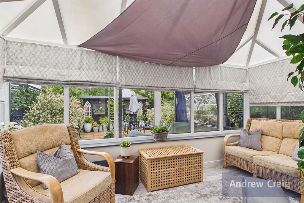 Property photo 3 of 25 Conservatory