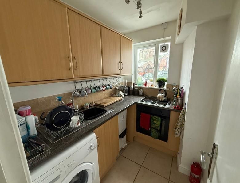 Property photo 3 of 8 Kitchen