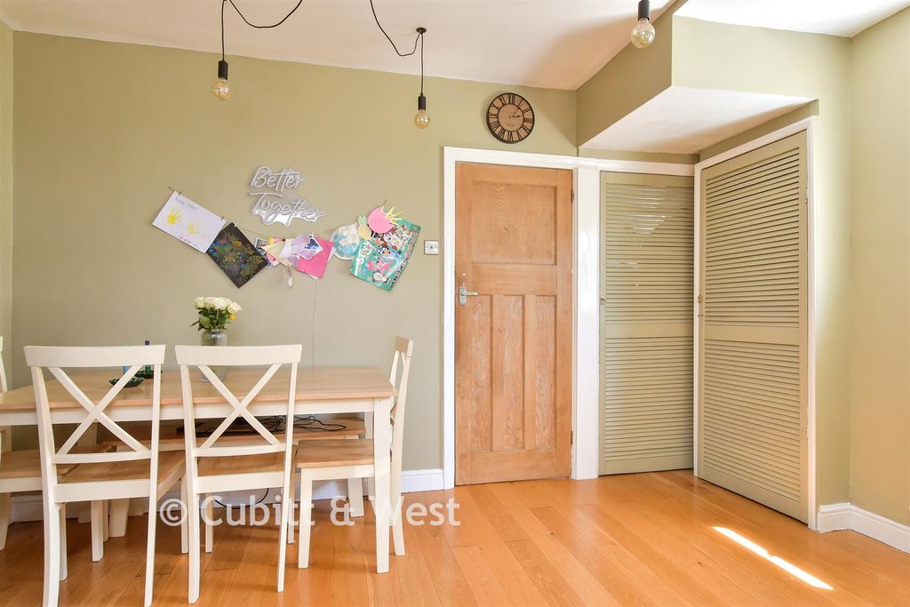 Property photo 3 of 13 Dining Area