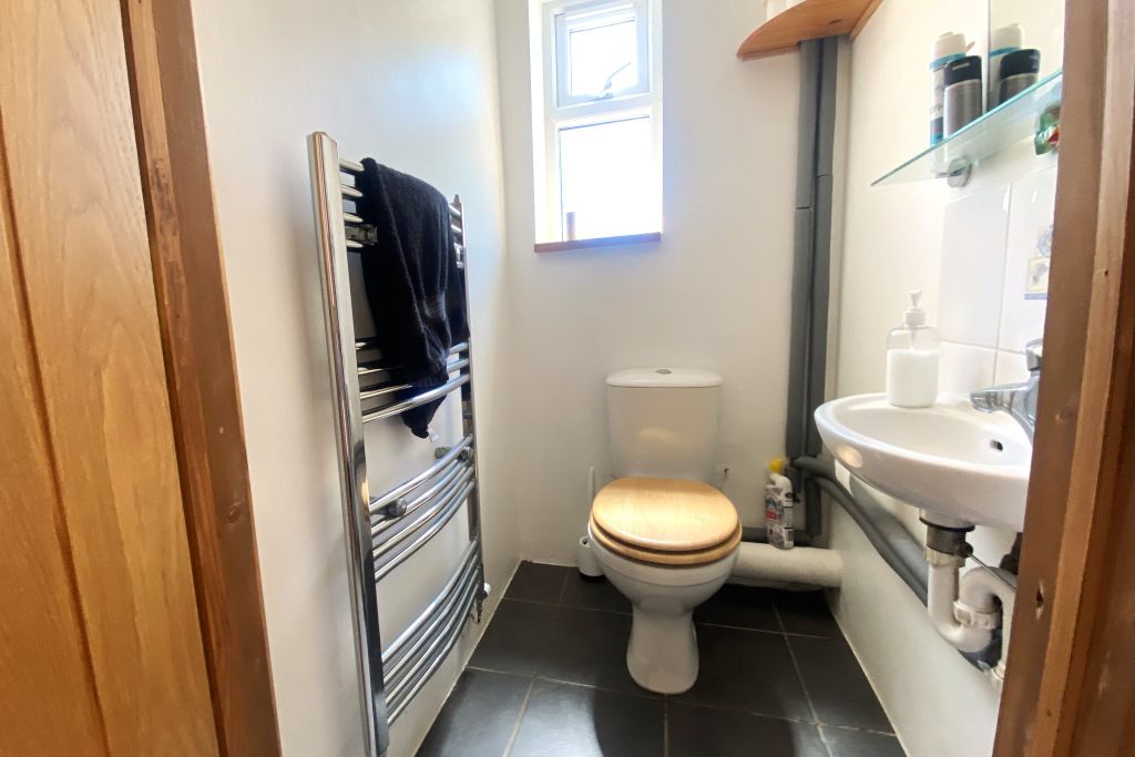 Property photo 3 of 15 Cloak Room