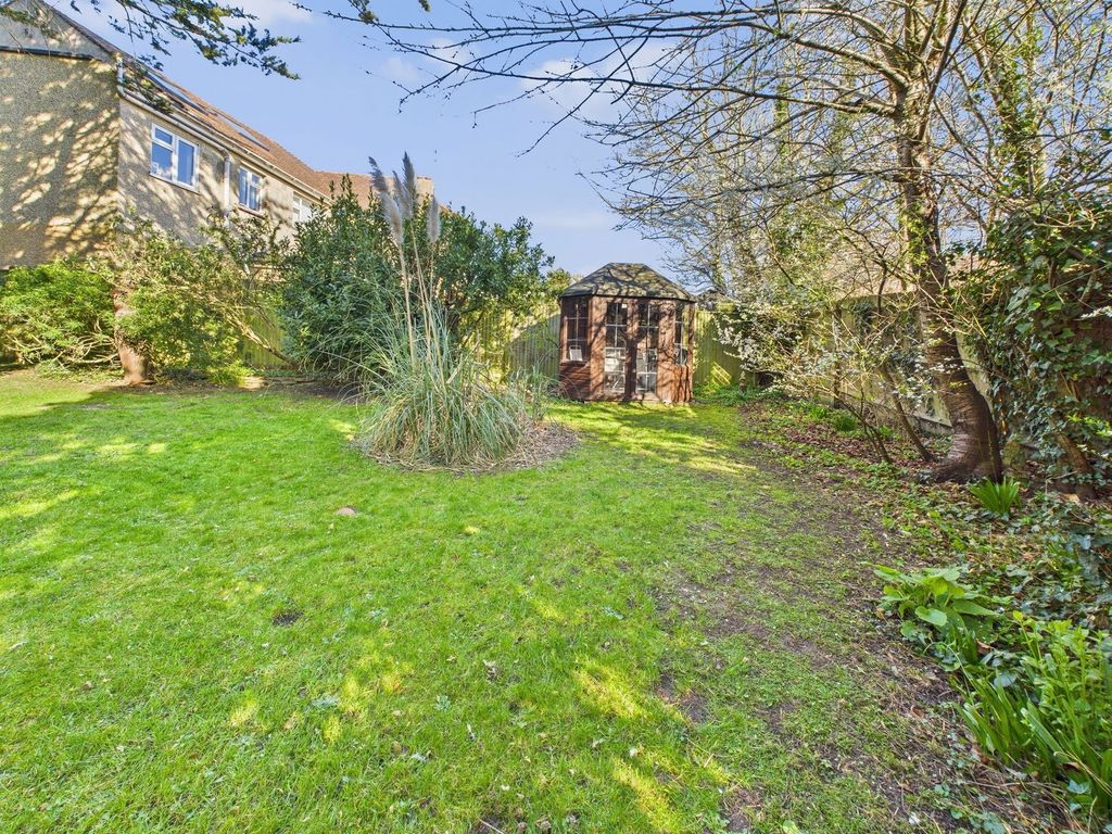 Property photo 2 of 27