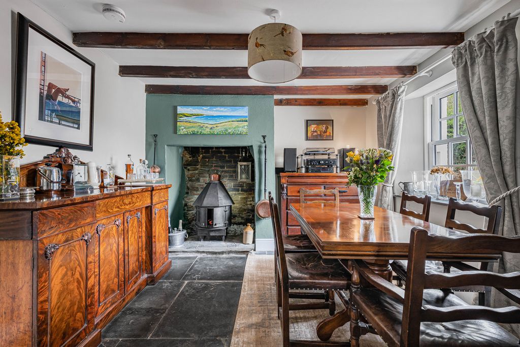 Property photo 3 of 27