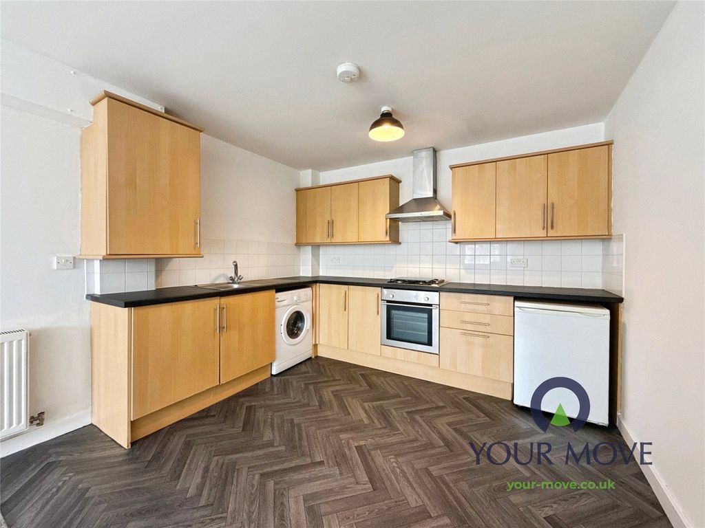 Property photo 3 of 10 Kitchen