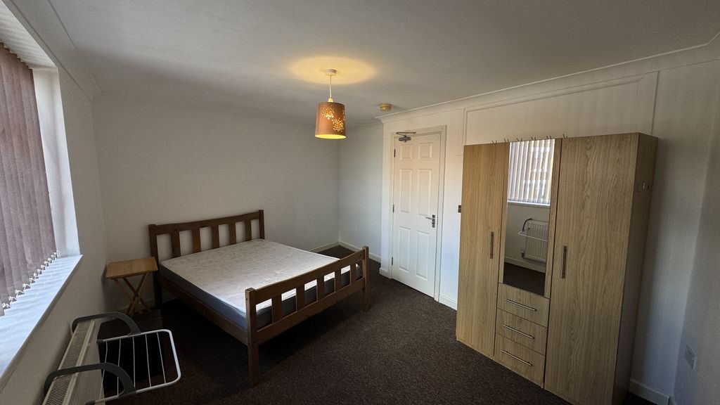 Property photo 1 of 7 16A Wilson Street, Room 1