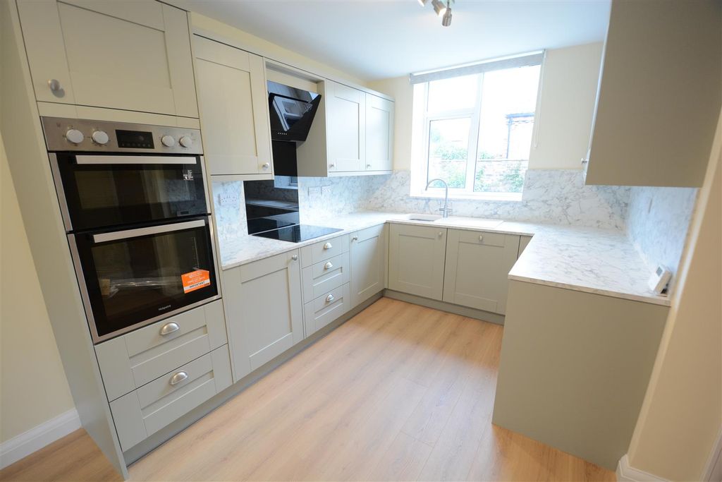 Property photo 2 of 16 Kitchen