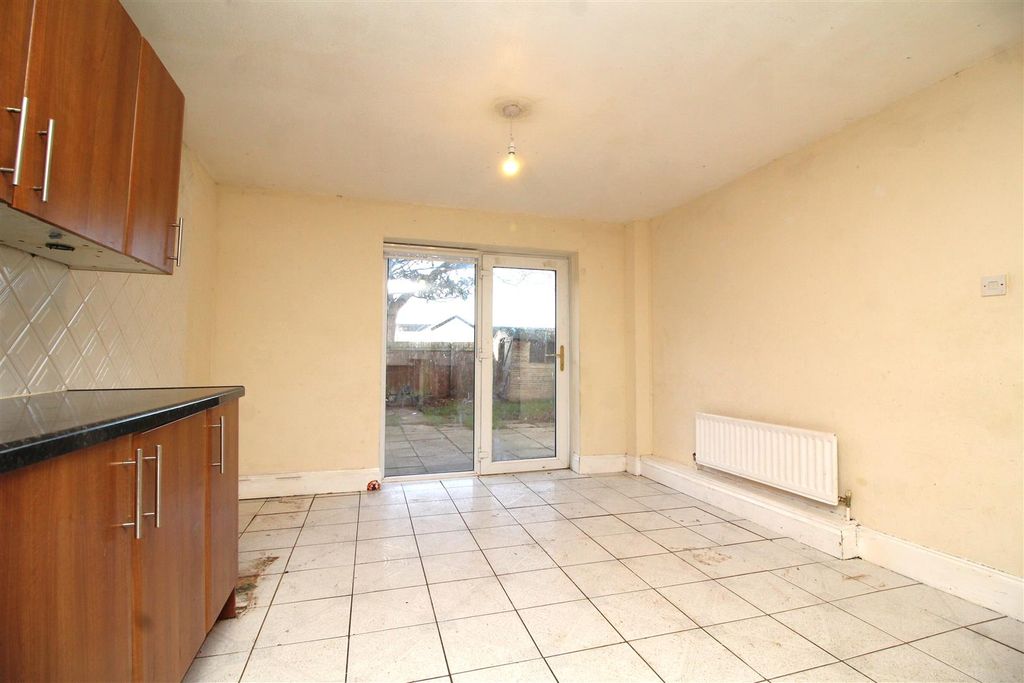 Property photo 3 of 13 Kitchen Diner 2 .Jpg