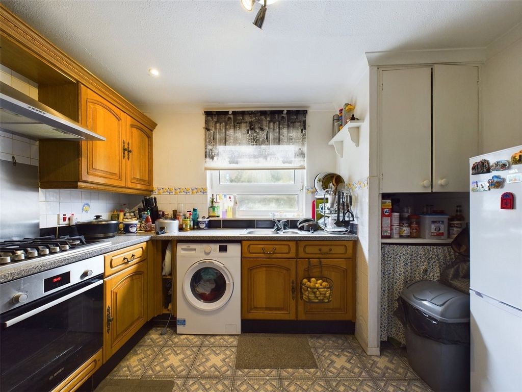 Property photo 3 of 7 Kitchen