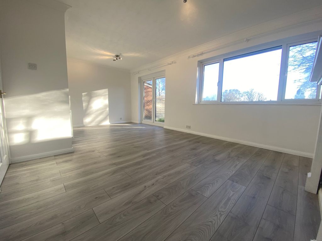 Property photo 3 of 12 Photo 8