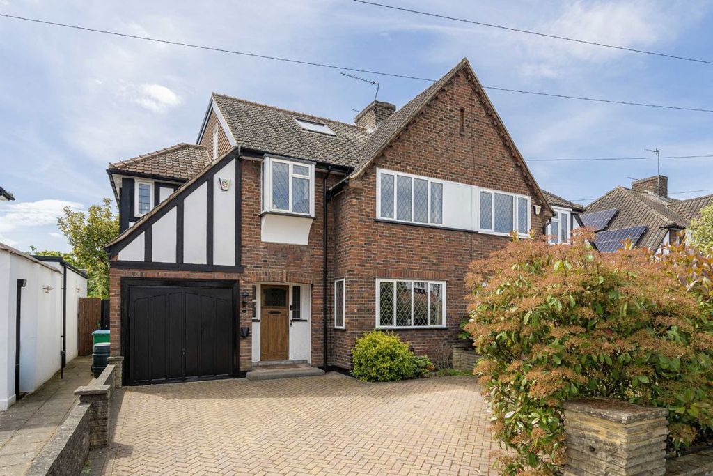 Property photo 1 of 8
