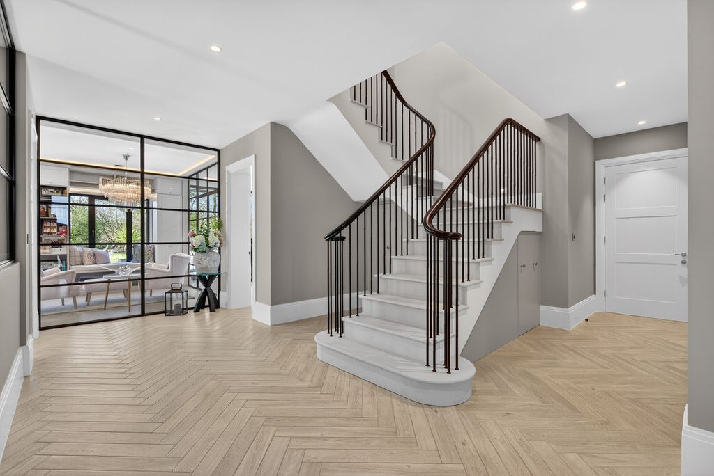 Property photo 3 of 49