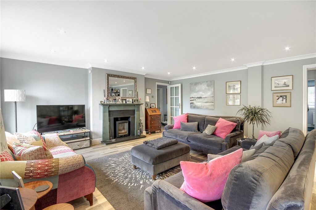 Property photo 2 of 15 Sitting Room