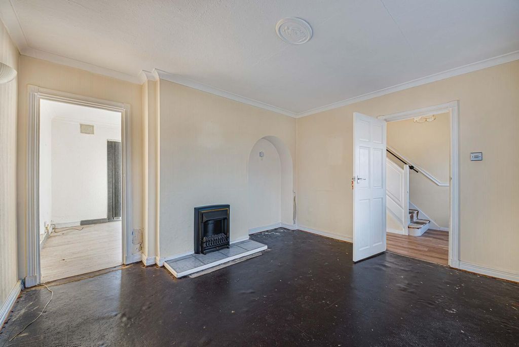 Property photo 2 of 20 Living Room