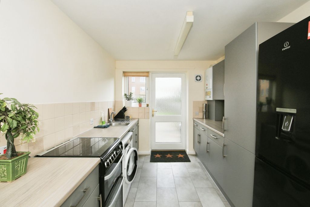 Property photo 2 of 15 Kitchen