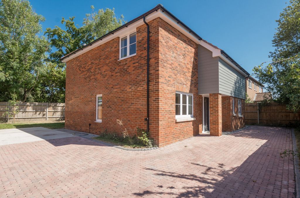 Property photo 1 of 18 1324663-3-6870E48...