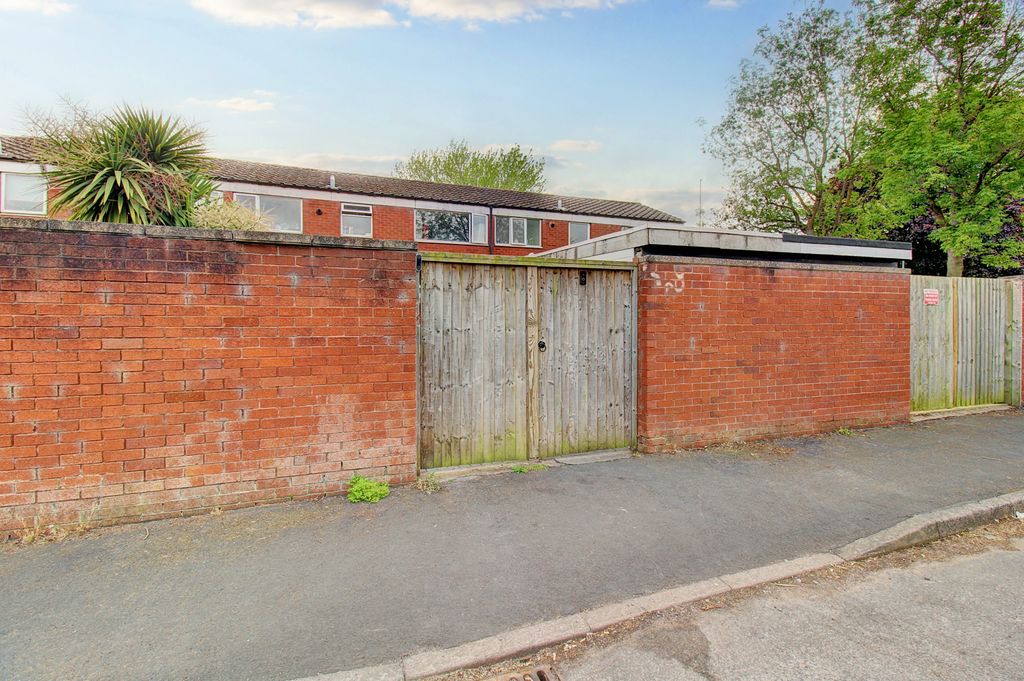 Property photo 3 of 14 Rear Parking Gates