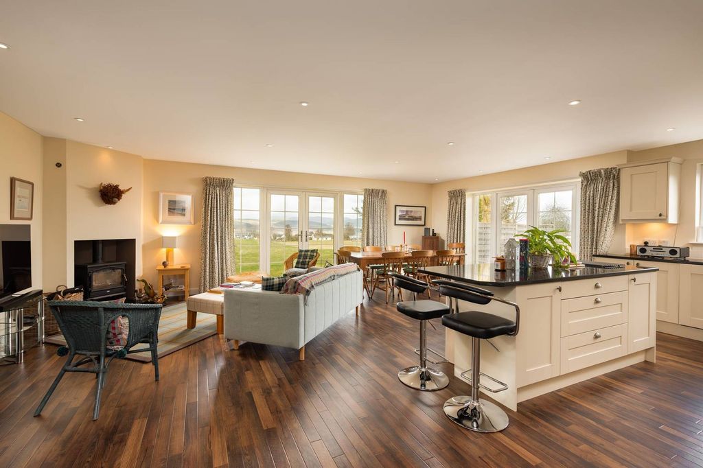 Property photo 3 of 47 Dining Kitchen