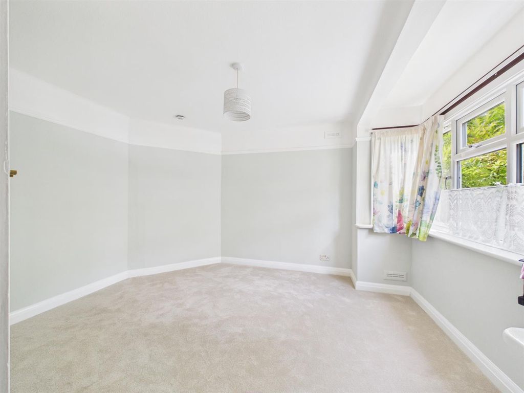Property photo 3 of 11 Cam01563G0-Pr0317-Still003.Jpg