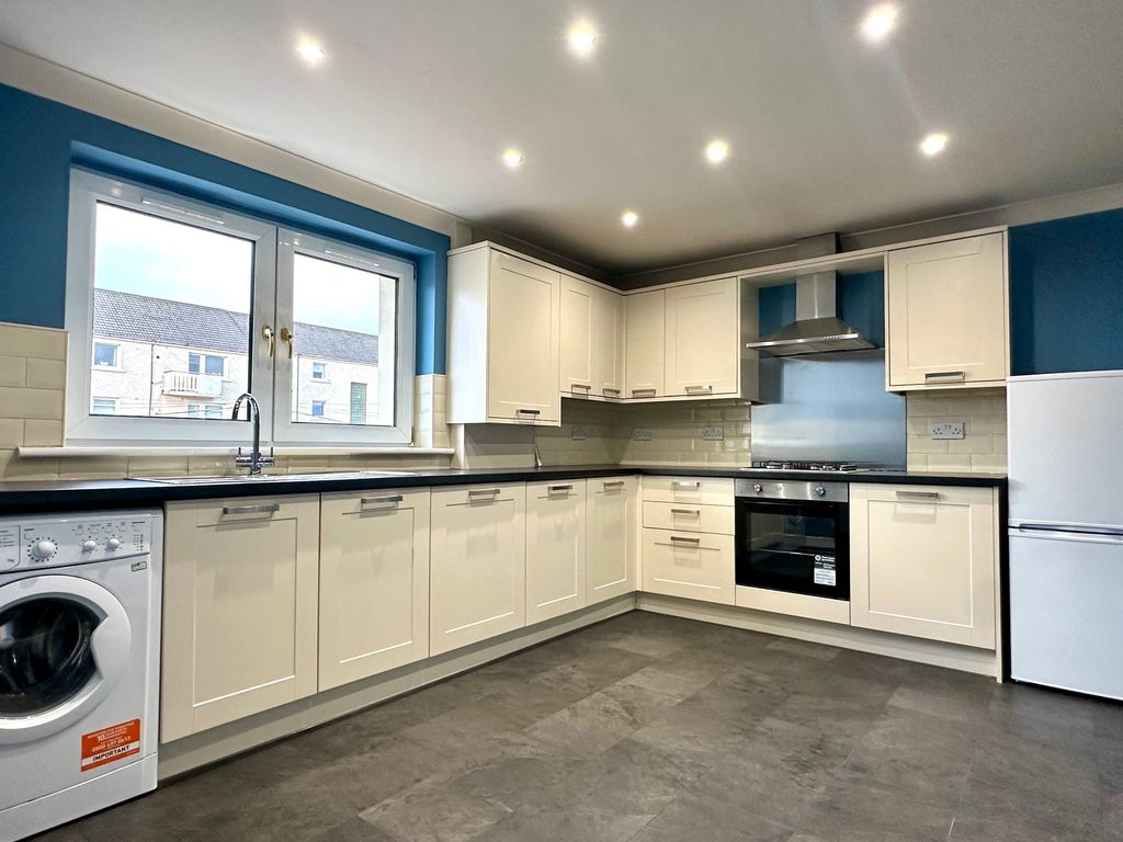 Property photo 2 of 10 Kitchen