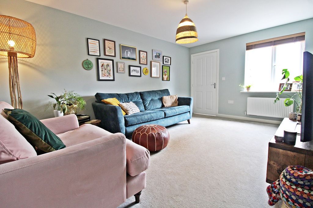 Property photo 3 of 23 Lounge