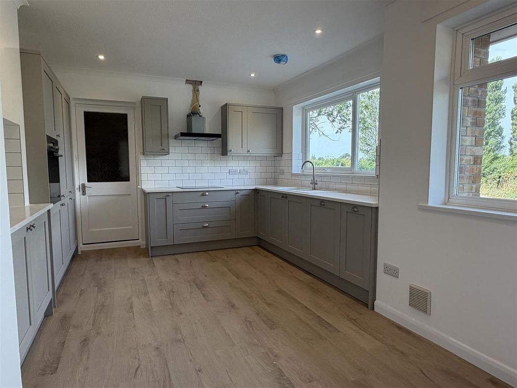 Property photo 3 of 37