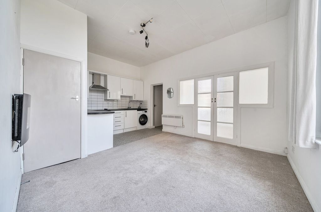 Property photo 3 of 12 1433667-3-69Bd731...
