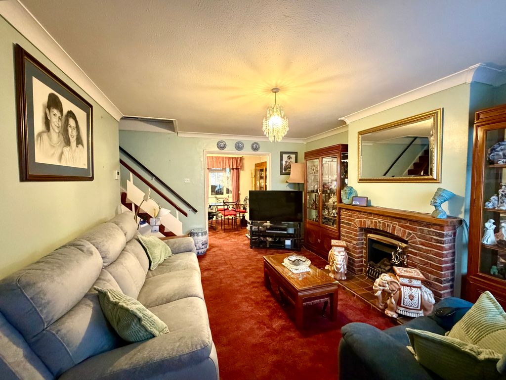 Property photo 2 of 13 Lounge