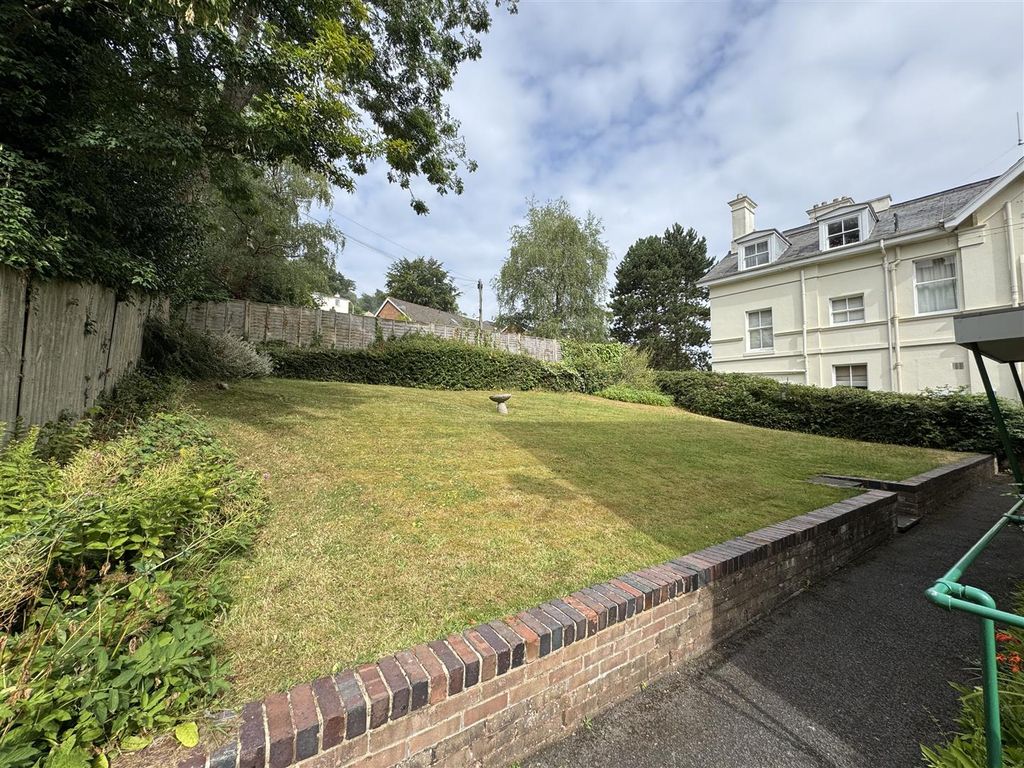 Property photo 3 of 15 Communal Garden