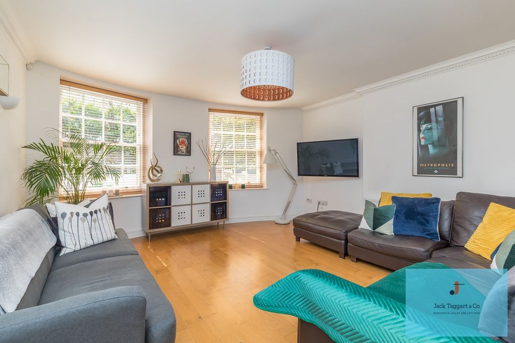 Property photo 3 of 19