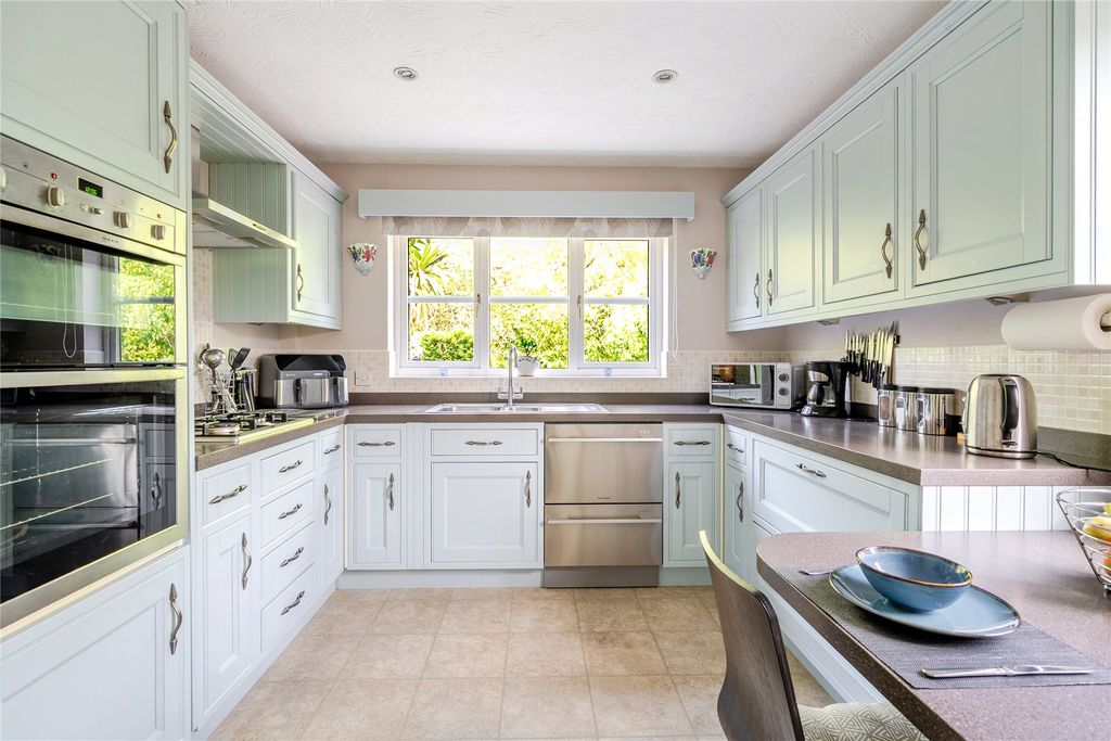 Property photo 2 of 21 Kitchen