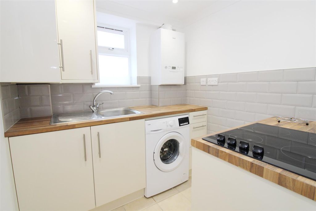 Property photo 2 of 9 Kitchen