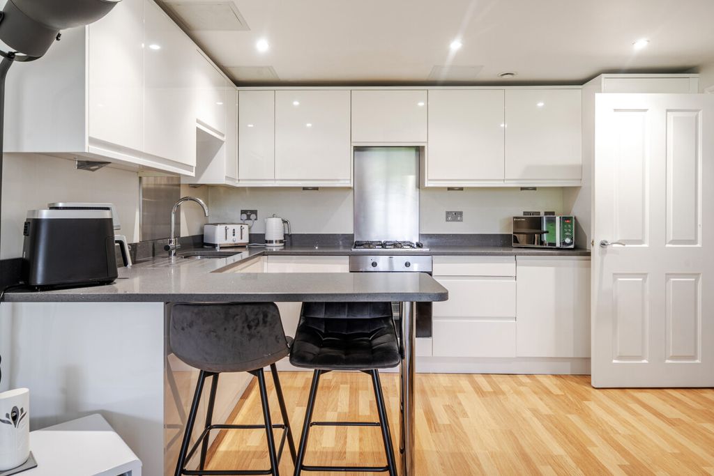 Property photo 2 of 16 1425801-15-69B402...