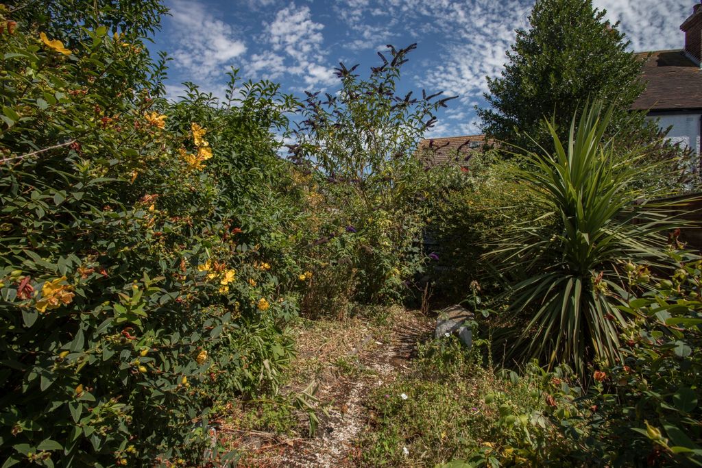 Property photo 2 of 15 Garden