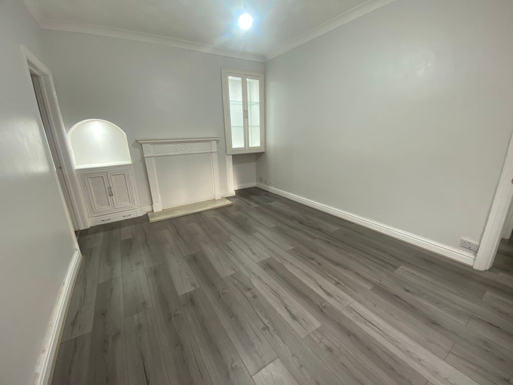 Property photo 2 of 15 Bedroom