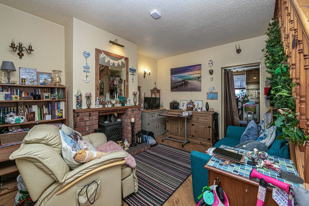 Property photo 2 of 25