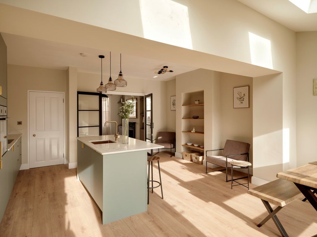 Property photo 2 of 22 Kitchen/Dining Room