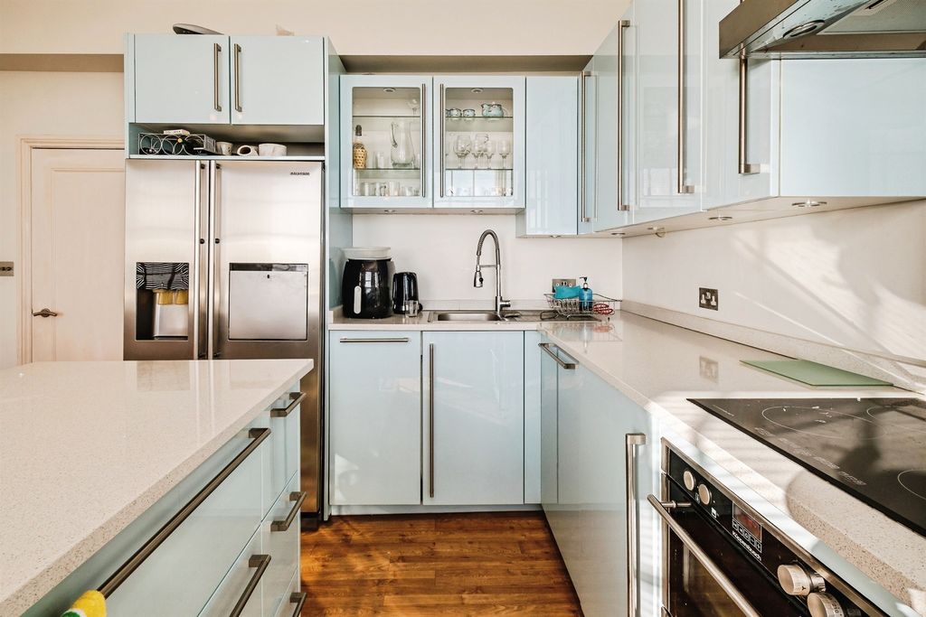 Property photo 3 of 20